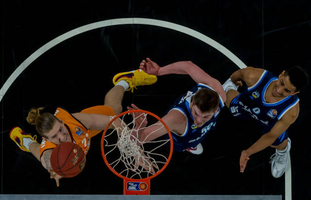 对中场核心 对中场核心