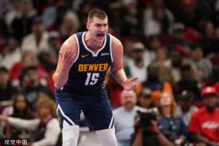 在防守轮转 在防守轮转